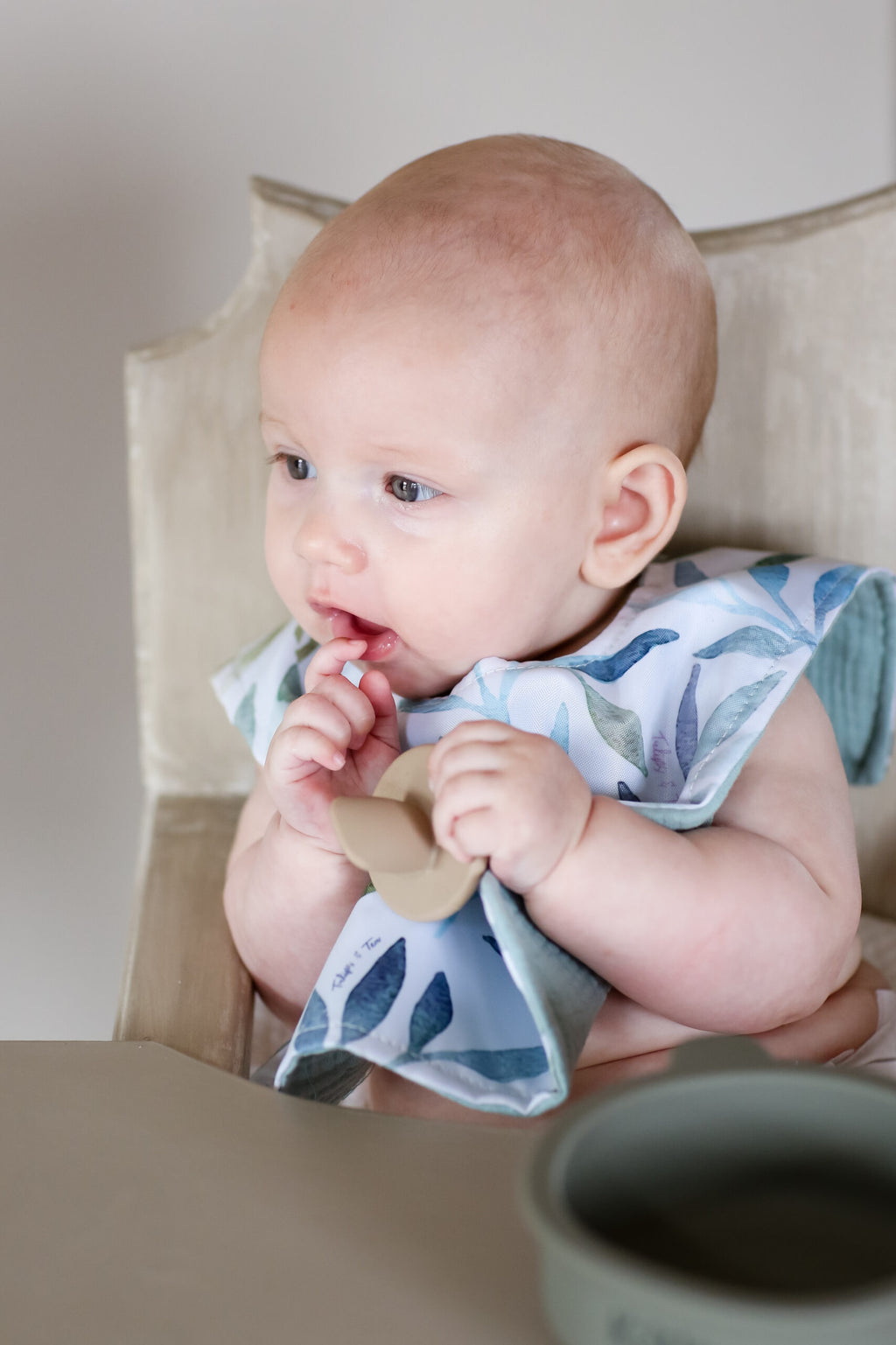 Reversible Bib muslin side